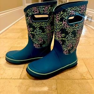 Bogs Rain Boots Leopard Green Big Kid Size 5